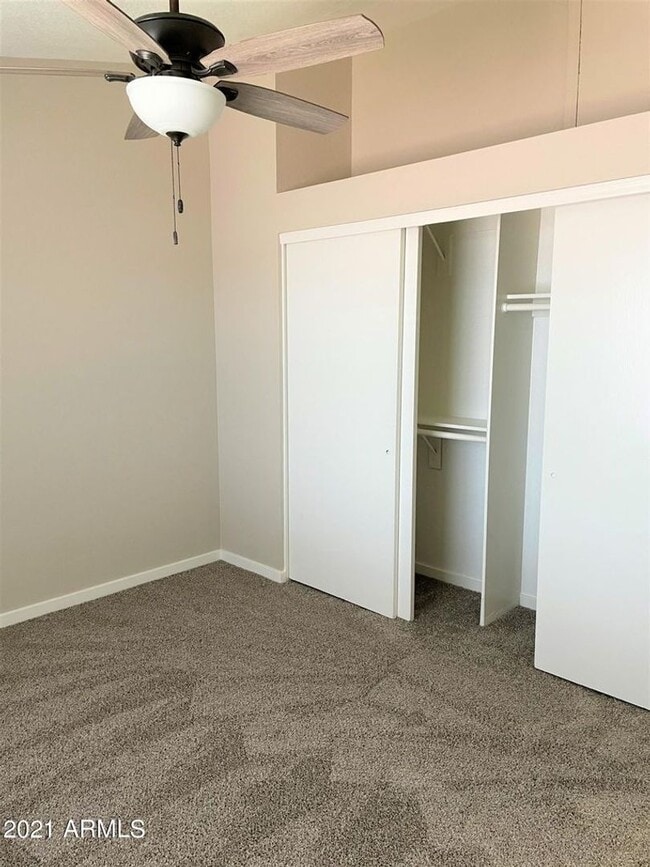 Building Photo - Remodeled 2 bed/1.5 bath townhome in the s...
