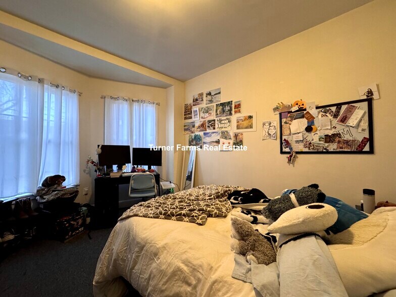 Building Photo - 616 Columbus Ave