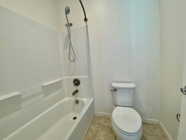 Building Photo - AVAILABLE BY 6/19/26. 4 BED, 2.5 BATHS, 1763 SQ FT STAINLESS STEEL APPLIANCES INCLUDED