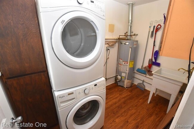 Building Photo - 1323 Laurel Valley Dr