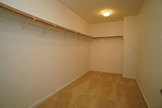 Building Photo - Spacious 4 bedroom 2.5 bathroom in Lincoln Crossing!