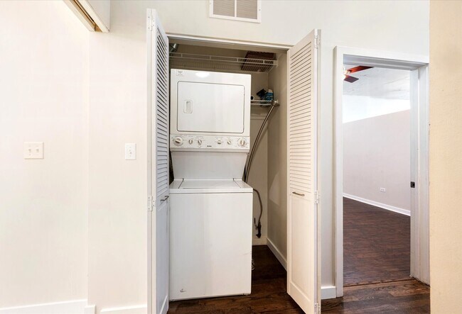 Building Photo - 1720 S Michigan Ave