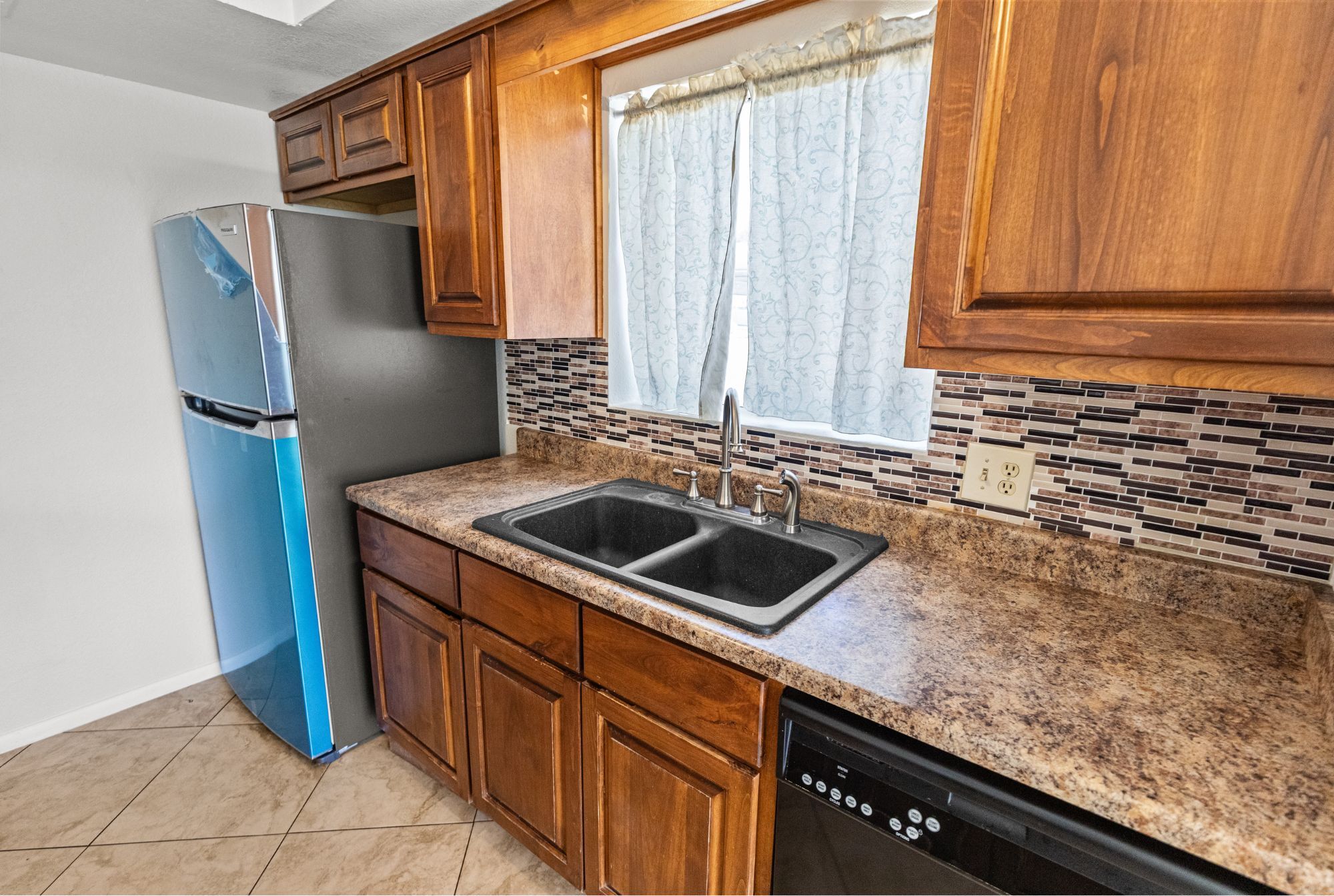 Building Photo - 850 S River Dr