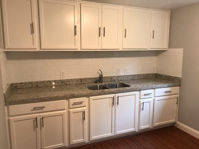 Building Photo - beautiful just remodeled home in Jones Creek. Move In Ready!