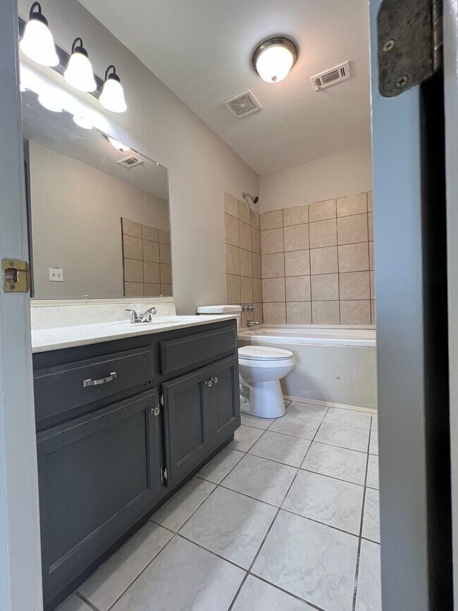 Building Photo - 33 Co Rd 398