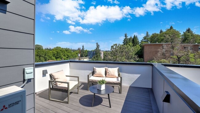 Building Photo - Contemporary Comfort in Mount Baker