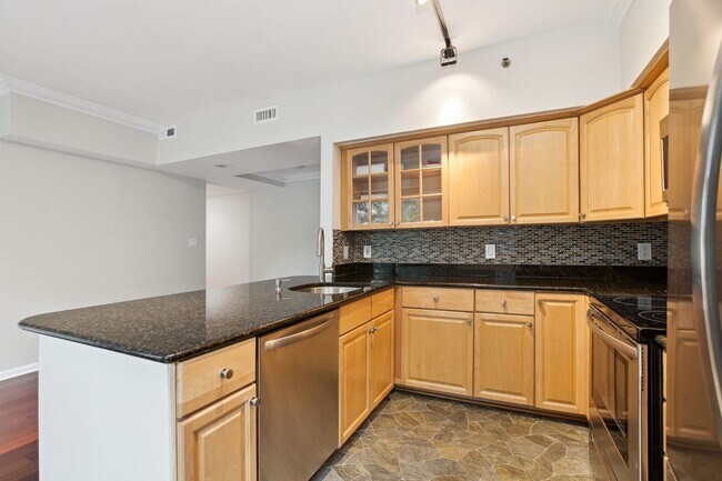Building Photo - Move In Special! Logan Circle/ Dupont! Available Now! High End // 2 Bedroom / 2 Bathroom Condo