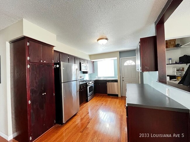 Building Photo - 3 Bed 1 Bath with Garage Near West End! De...