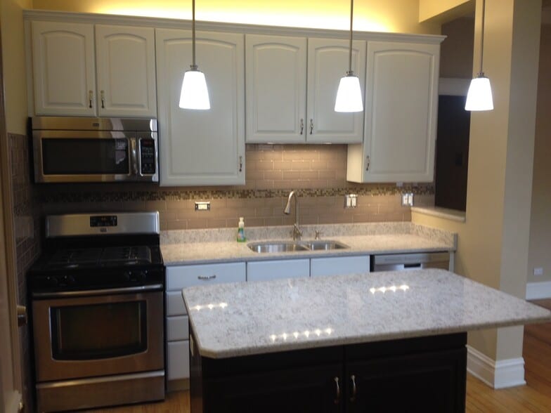 Kitchen 2/2 - 509 W Briar Plz