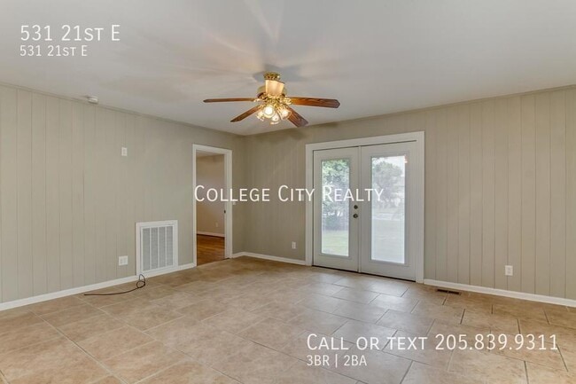 Building Photo - 531 21st St E