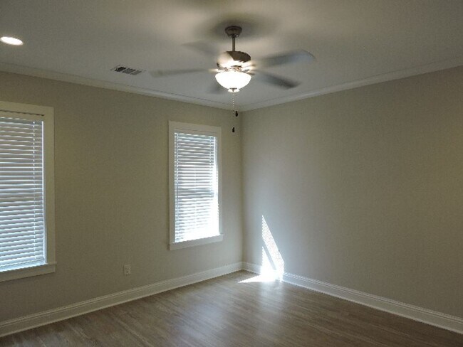 Building Photo - 6 YR old Modern Farmhouse designed 3BR/2BA Plus Office