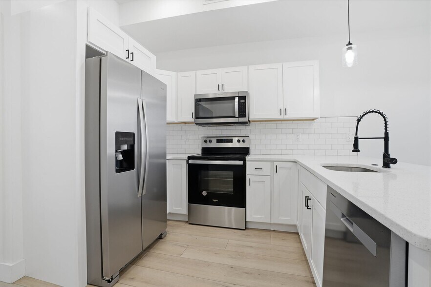 Building Photo - 147-149 N Gross St