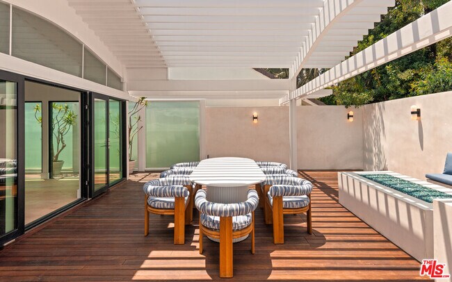 Building Photo - 27044 Malibu Cove Colony Dr