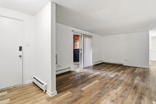 Building Photo - $1,520.95 - 2 bed, 1 bath updated ground floor Condo in Lakewood with In Unit Laundry