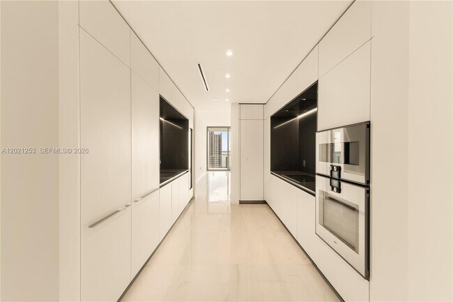 Building Photo - 300 Biscayne Blvd Way
