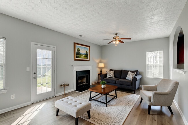 Building Photo - Gorgeous 3-Bedroom Home with Extra Flex Space!