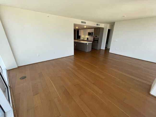 Building Photo - Symphony Honolulu! Luxurious 3 bedroom 2 b...