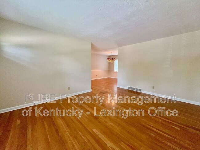 Building Photo - 2077 Dogwood Dr