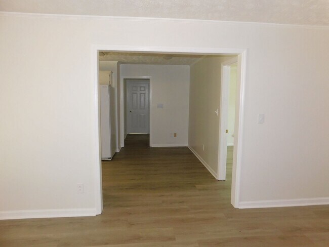 Building Photo - 1302 Dunbar Dr