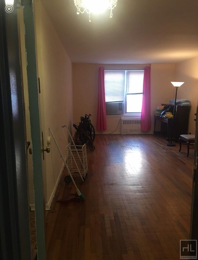 Primary Photo - HOMECREST AVENUE