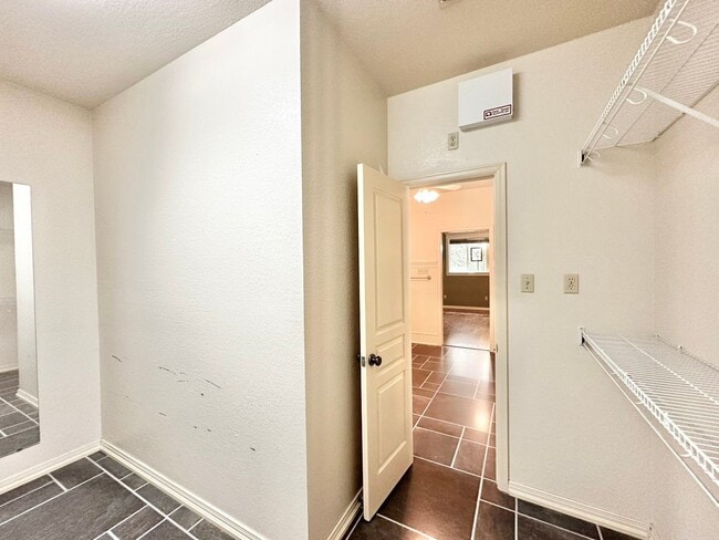 Building Photo - Tour Today! Show Stopping Home in Flint!