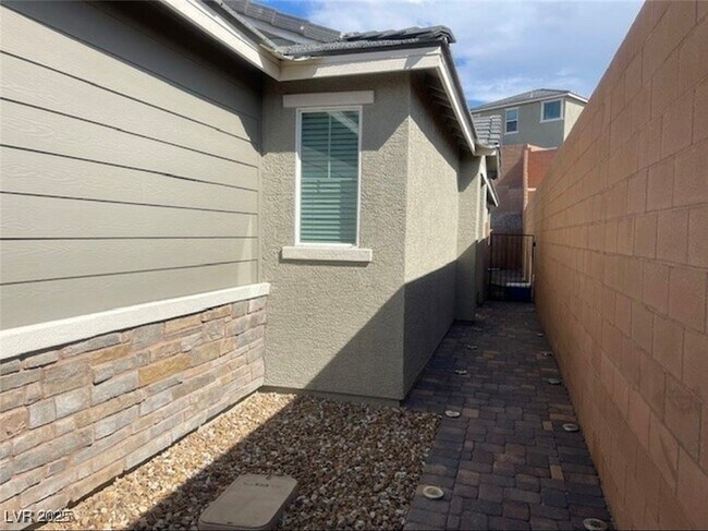 Building Photo - 3447 Covilha Ln
