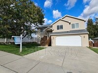 Building Photo - 828 Kelsea St