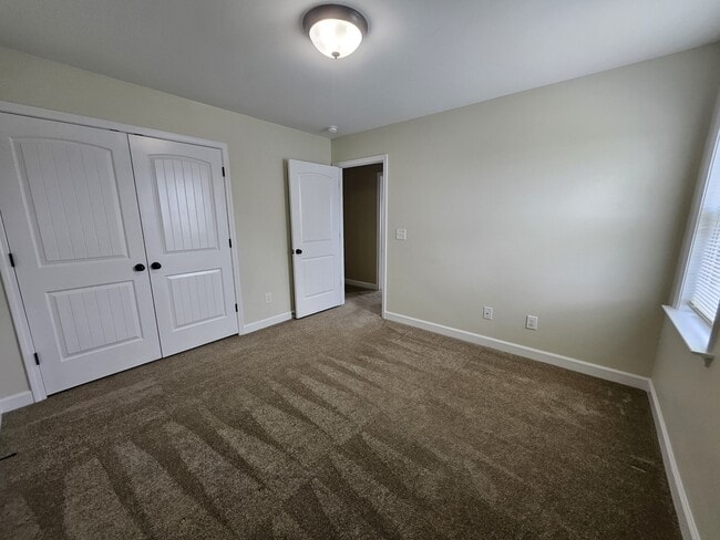 Building Photo - 303 Weeping Willow Dr