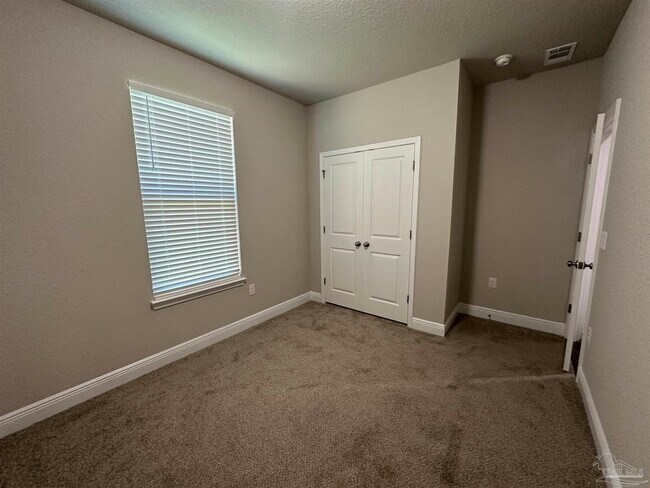 Building Photo - 5365 Parkside Dr