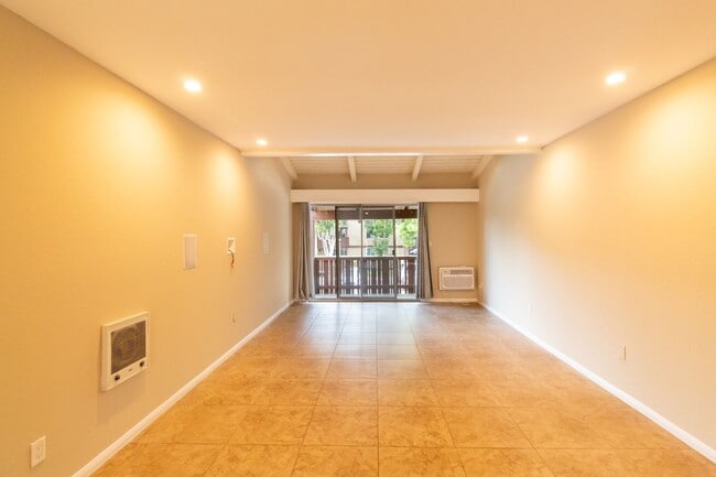 Primary Photo - One Bedroom Condo w/ On-Site Parking Near ...