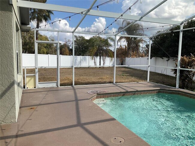 Building Photo - 2717 Villa Dr