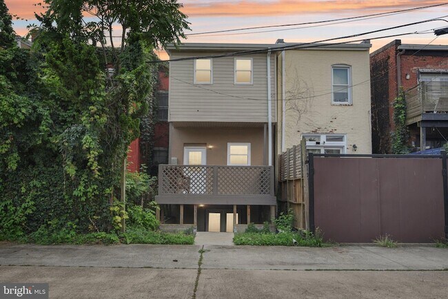 Building Photo - 321 Elm St NW
