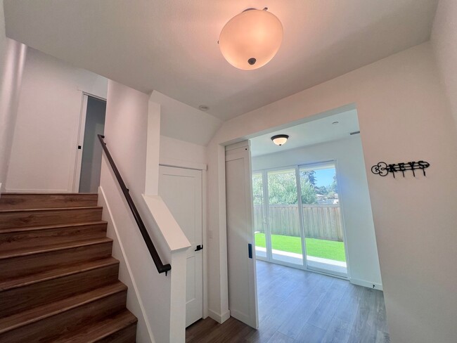 Building Photo - NEW PRICE! Beautiful 3 bedroom 2.5 home in...