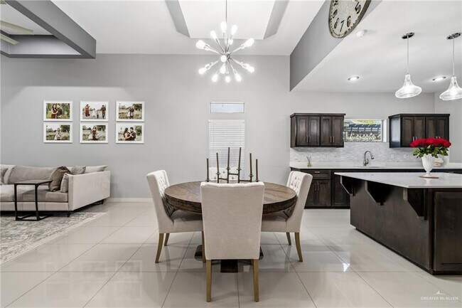 Building Photo - 921 Casa Blanca Dr