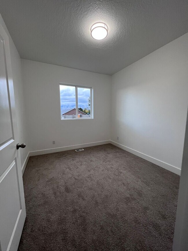 Building Photo - Beautiful South Jordan Home for rent!