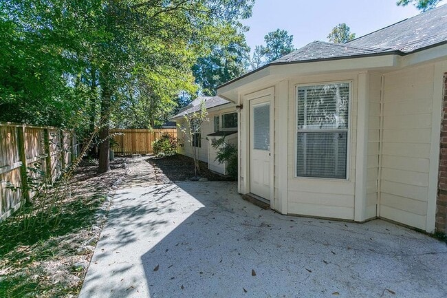 Building Photo - 6 Tranquil Glade Pl