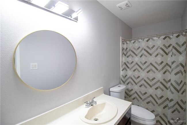 Building Photo - 10 Fern Ave W