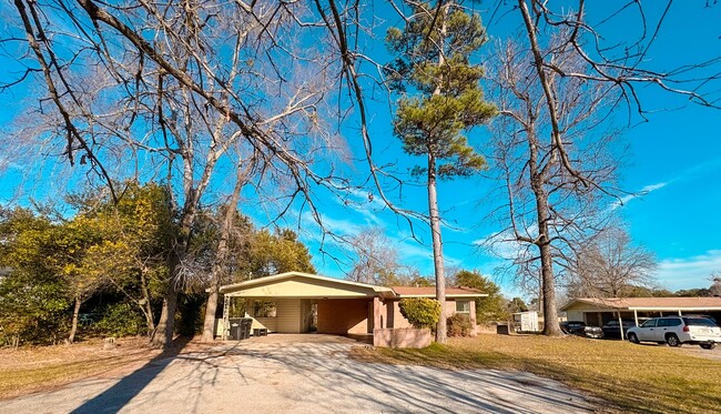 Building Photo - 3bed 2bath home on McCann