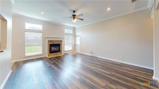 Building Photo - 1021 Westend Dr
