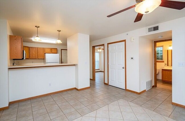 Building Photo - $2,495 | 3 Bedroom + Bonus Room, 2 Bathroo...