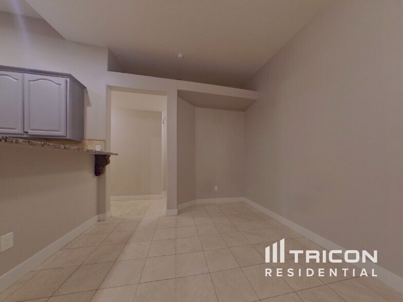 Building Photo - 810 S Greenleaf Ln