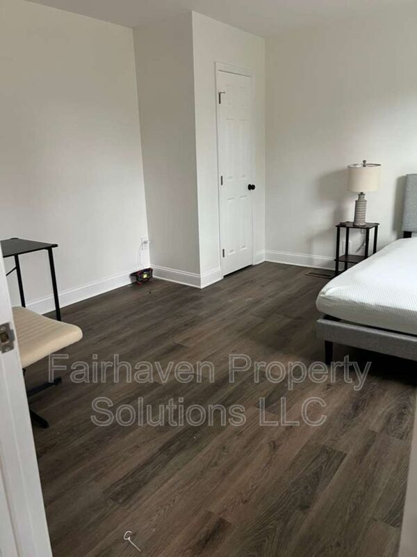 Building Photo - 2827 E 5th Ave