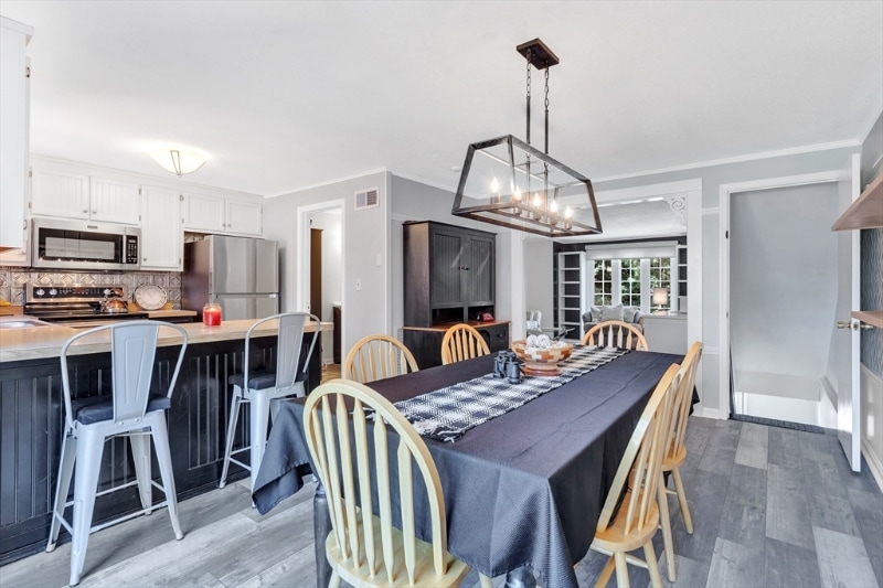 Building Photo - 395 Donohue Rd