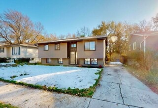 Building Photo - 1033 E 51st Pl