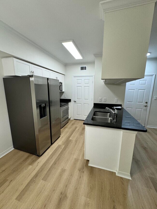 Building Photo - 6475 Emerald Dunes Dr