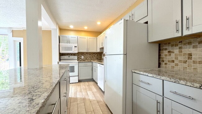 Building Photo - 170 Kingston Ave