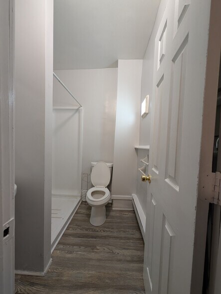 Building Photo - 56 Elm St