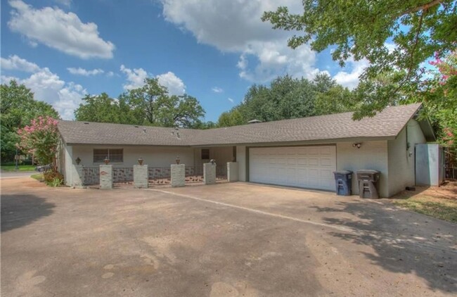 Building Photo - MIDCENTURY MODERN HOME IN CRESTWOOD