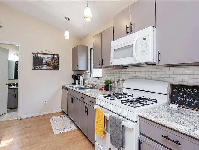 Primary Photo - 205 Spring St