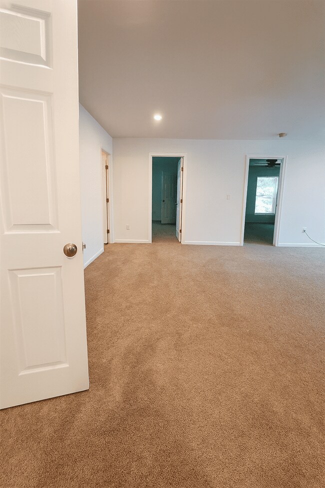 Building Photo - 5815 Parkview Ln